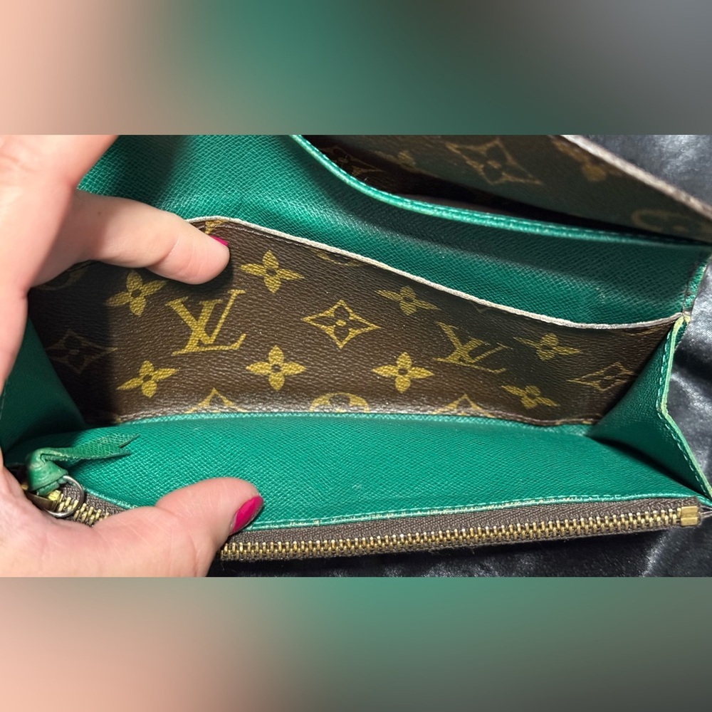 Louis Vuitton green Emilie wallet - Picture 12 of 16